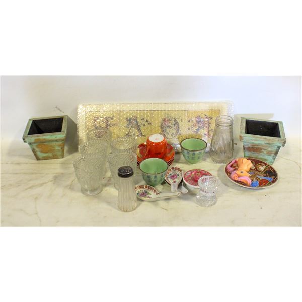 FLAT OF COLLECTIBLES