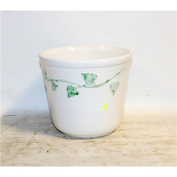 CERAMIC "IVY VINE" DECORATIVE POT 7" X 7.5"
