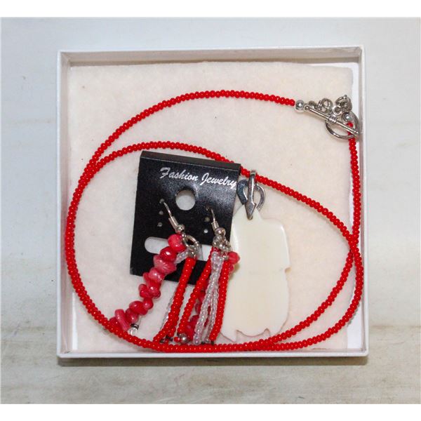 RED WHITE FLOWER NECKLACE W/CORAL
