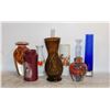 Image 1 : FLAT OF ASSORTED VASES