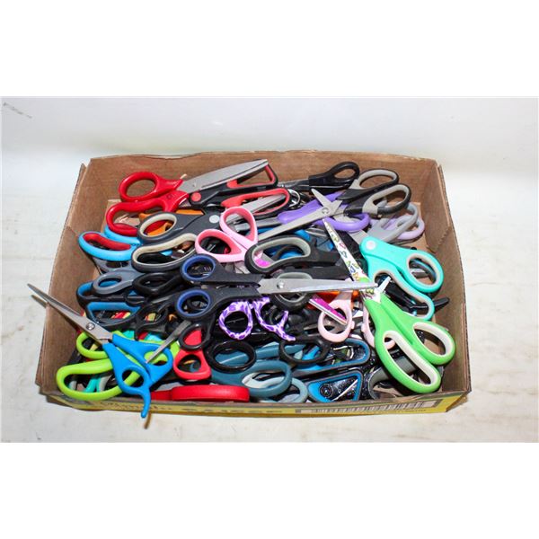 FLAT FULL OF ASSORTED SCISSORS