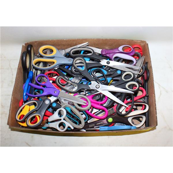 FLAT FULL OF ASSORTED SCISSORS