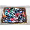 Image 1 : FLAT FULL OF ASSORTED SCISSORS