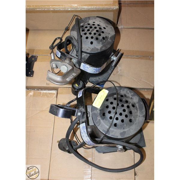 LOT OF 2 ALTMAN 65 FRESNEL IS A COMPACT, VERSATILE