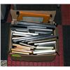 Image 1 : BOX OF SMALL PICTURE FRAMES 8 X 11 & UNDER