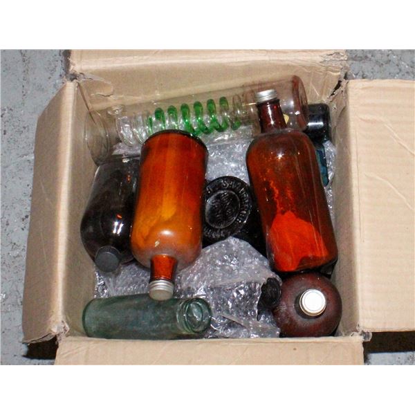 BOX VINTAGE BOTTLES