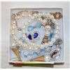 Image 1 : ESTATE PEARL & SPARKLE JEWELRY IN BOX