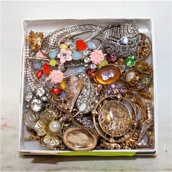 ESTATE SPARKLY JEWELRY IN BOX