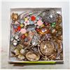 Image 1 : ESTATE SPARKLY JEWELRY IN BOX