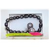 Image 1 : ESTATE BLACK PEARL EARRINGS & BRACELET