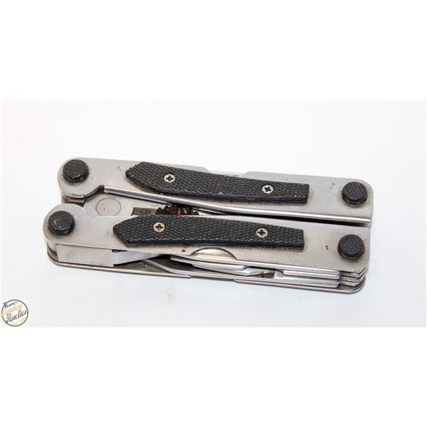 STAINLESS STEEL MULTI-TOOL