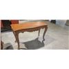 Image 1 : BRAND NEW IN BOX OAK CARVED STYLE SOFA TABLE