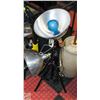Image 1 : PHOTOGRAPHY LAMP FIXTURE. 34” TALL