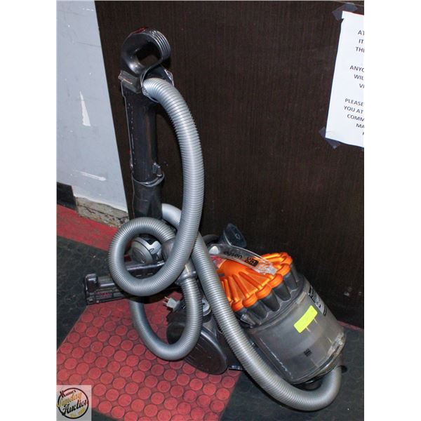 DYSON VACUUM