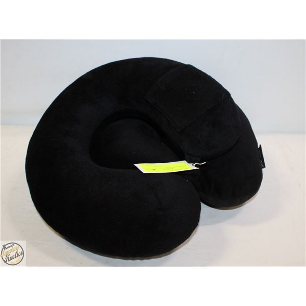 2 TRAVEL PILLOWS