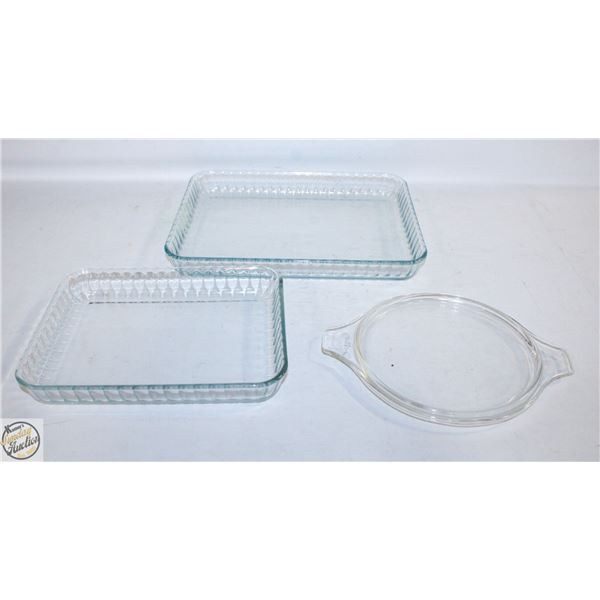 ESTATE LOT OF PYREX DISHES