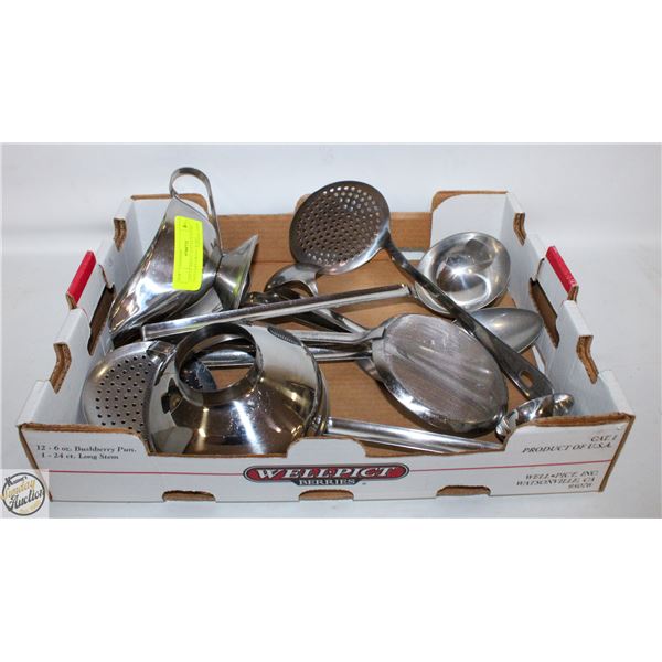 LOT OF METAL KITCHEN ITEMS INCLUDES GRAVY BOWL