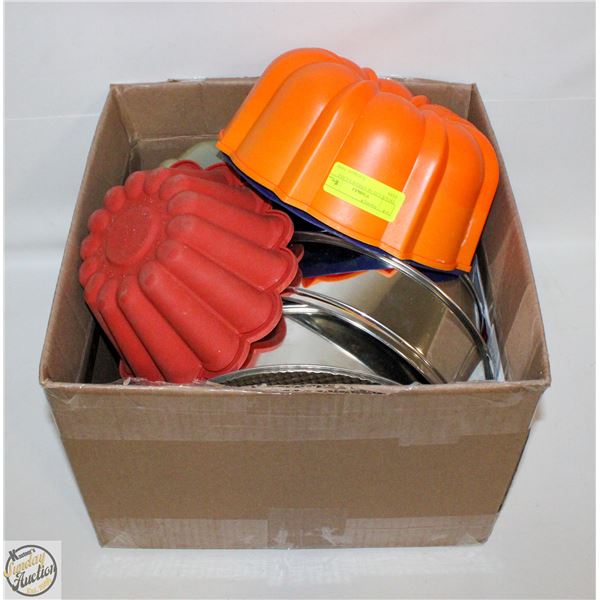 ESTATE LOT OF VARIOUS CAKE PANS