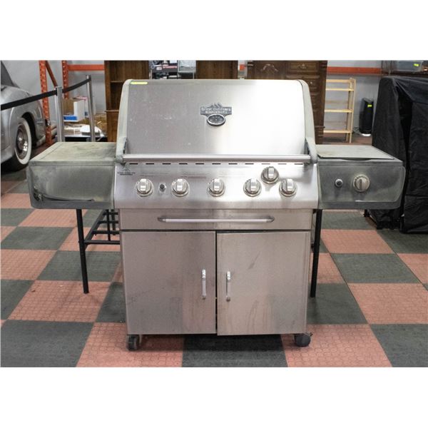 THE GREAT OUTDOORS PINNACLE BBQ HEAVILY USED