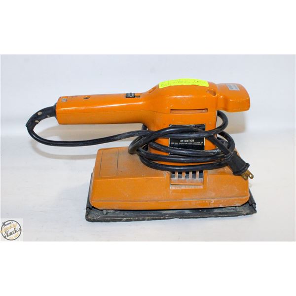 BLACK & DECKER DUAL ACTION SANDER