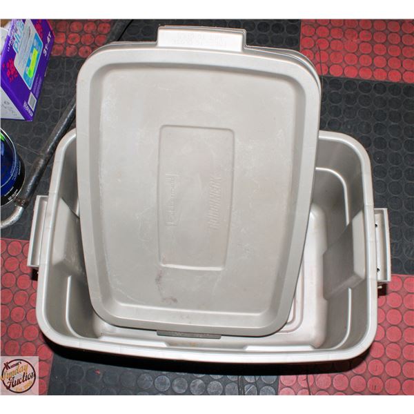 LOT OF PLASTIC TOTES & LIDS