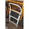 Image 1 : 2-STEP LADDER