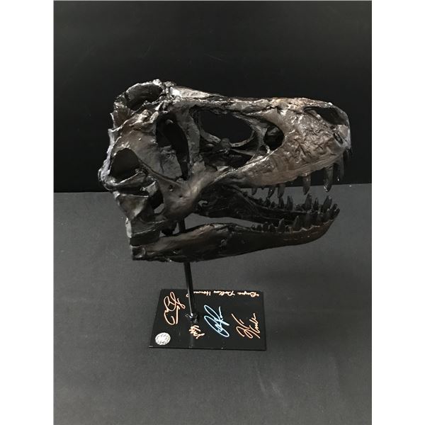 LARGE JURASSIC PARK MULTI SIGNED RESIN DINOSAUR SKULL DISPLAY  (KB COA)