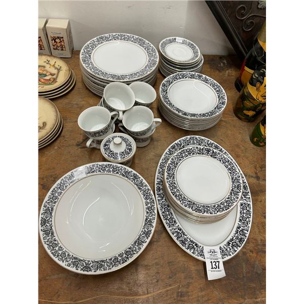 Stylehouse Black Floral Trim China Set