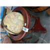 Image 1 : Cherry Pedestal Globe