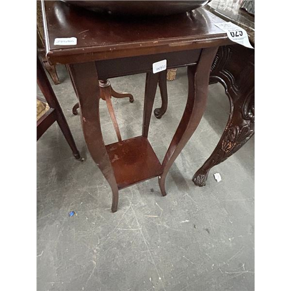 Mahogany Queen Anne Pedestal Table