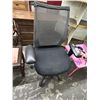 Image 1 : Black Office Chair - Damaged
