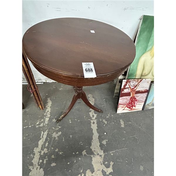 Mahogany Claw Foot Round Pedestal Table