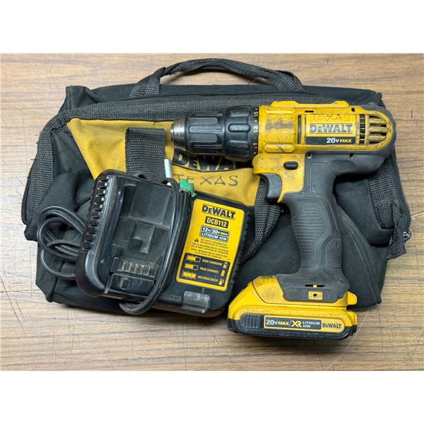 PERCEUSE DEWALT (1-BATT, 1-CHARG, 1-SAC)