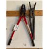 Image 1 : LOT DE 2 PINCES ASST
