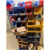 Image 2 : LOT DE QUINCAILLERIES ASST AVEC SUPPORTS ET 75+ BACS