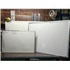 Image 1 : LOT DE 3 TABLEAUX BLANC ASST