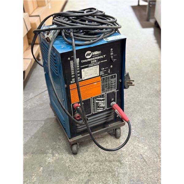 SOUDEUSE MILLER THUNDERBOLT #225 230v