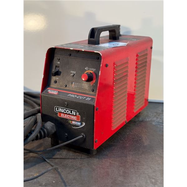 COUPEUSE AU PLASMA LINCOLN PRO-CUT 25