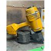 Image 2 : CLOUEUR EN ROULEAU STANLEY AVEC CLOUES 3-1/4"