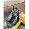 Image 3 : CLOUEUR EN ROULEAU STANLEY AVEC CLOUES 3-1/4"