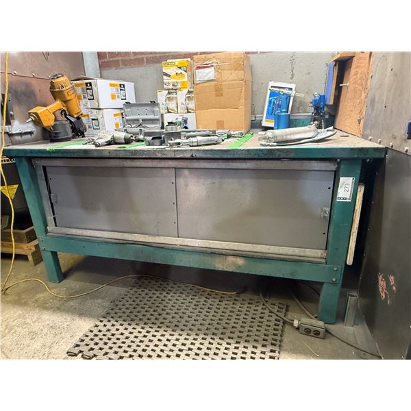 TABLE EN ACIER 72"x36"x35" (VIDE)