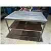 Image 2 : TABLE EN MÉTAL 43"x30"x33"