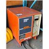 Image 1 : CHARGEUR À BATTERIE FERRO FIVE 208/240/480-12v (CONDITION INCONNU)