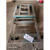 Image 1 : PLATE-FORME EN MÉTAL  MOBILE 24"x24"