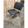 Image 1 : LOT DE 5 CHAISES EMPILABLE