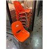 Image 2 : LOT DE 8 CHAISES EN PLASTIQUE EMPILABLE