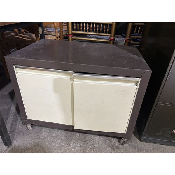 RANGEMENT EN MÉTAL MOBILE 2-PORTES 31"x19"x22"