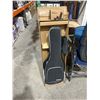 Image 2 : Donner DST-152R Electric Guitar Set with Case and Mini Guitar Amplifier