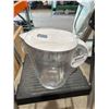 Image 3 : Kirkland Signature Water Filtration Pitcher with Lid and Handle