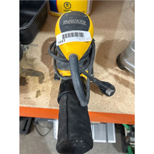 DeWalt D26441 1/4 Sheet Palm Sander, Model Year 2012